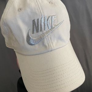 Nike Beige Heritage 86 Adjustable Cap